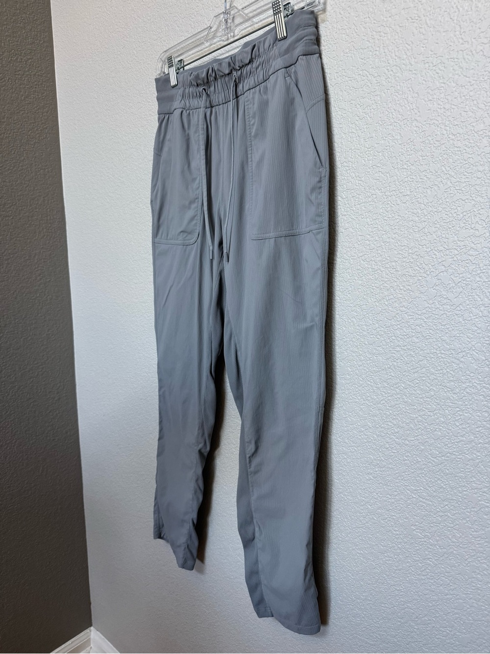 Lululemon Beyond The Studio Slim Pant 26” Rhino Grey Women’s 6 NWOT Fall Outdoor